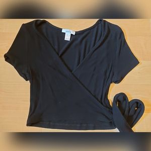 Side tie cropped top